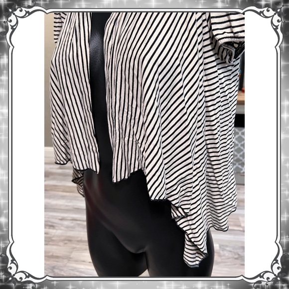 Black White Striped Crop Cardigan Shrug Buckle Free Waterfall Kimono Bke People - Picture 6 of 7